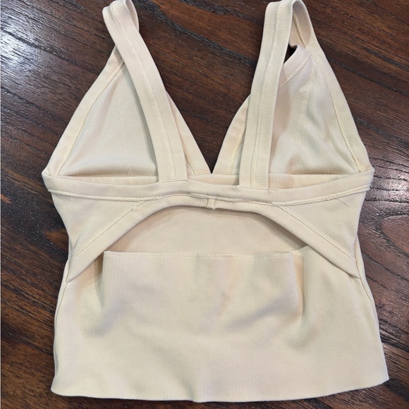 Urban Outfitters Ribbed V-Neck Bandeau Top - buttery yellow - Picture 2 of 4